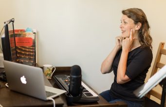 How to make money online as a voice coach